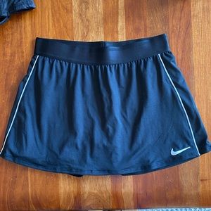 Black Nike mini tennis skirt